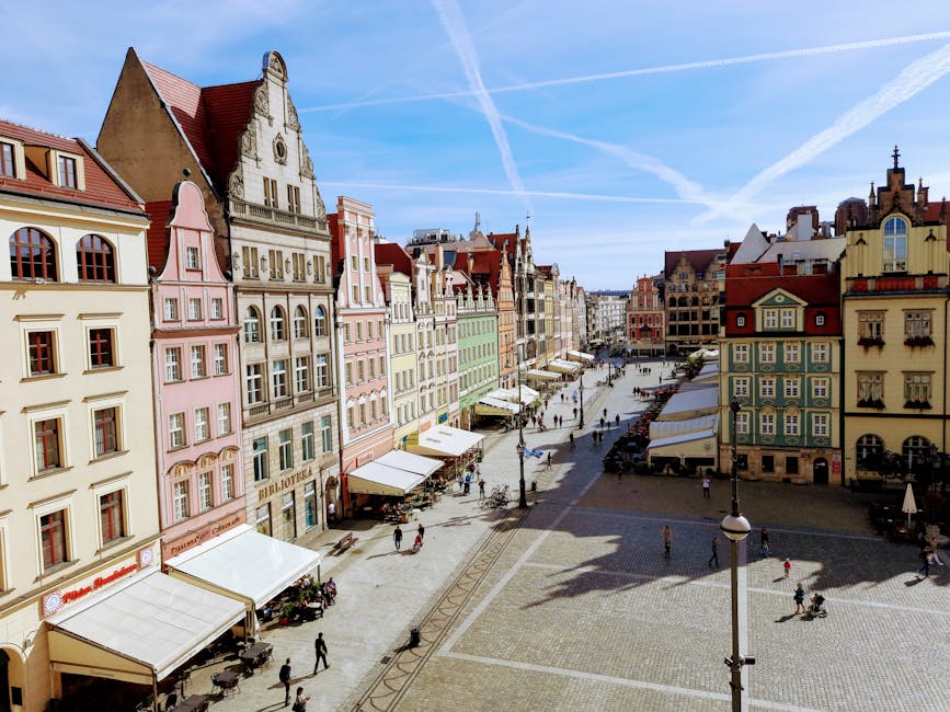 Rynek we Transpoint z kolorowymi kamienicami